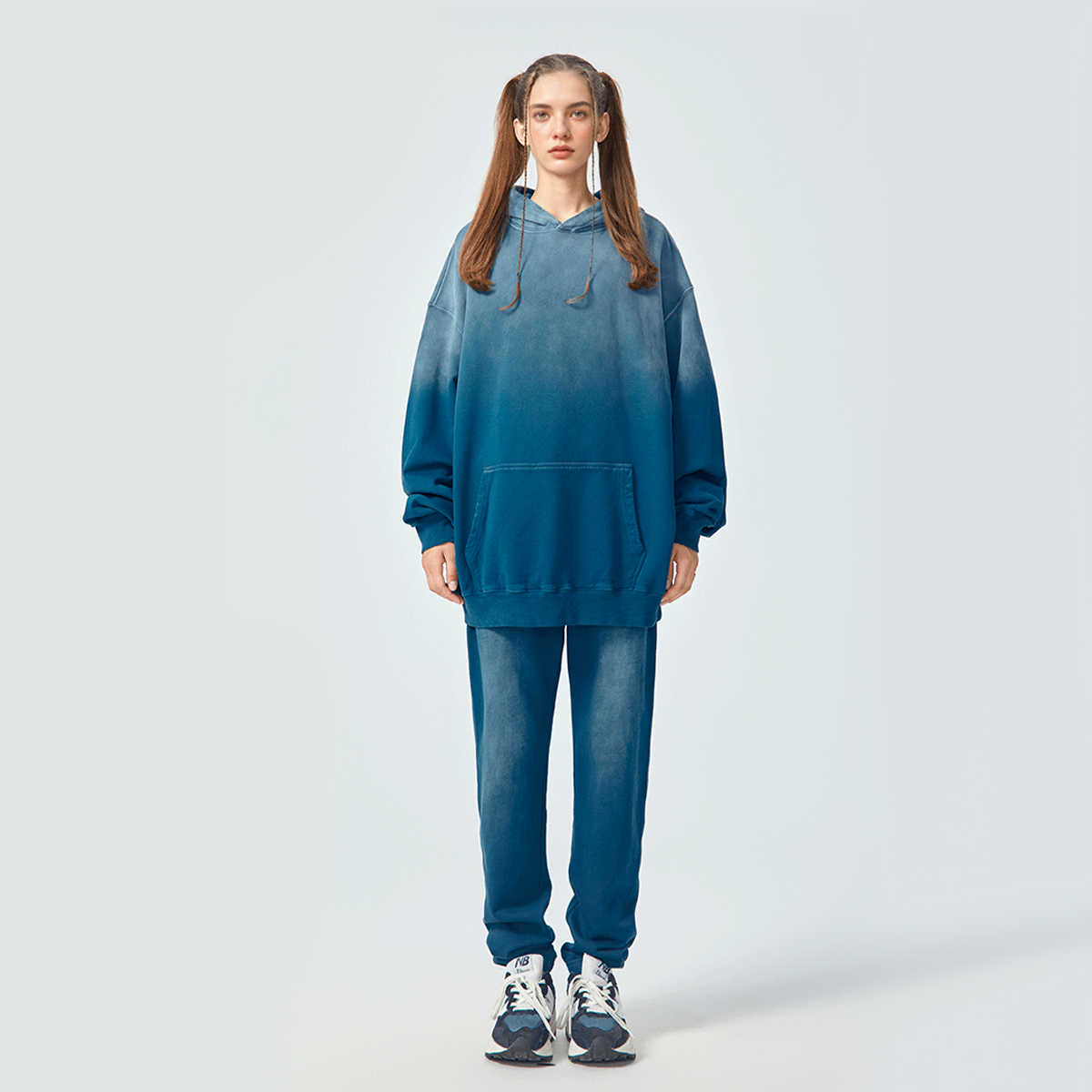 SHE DZNS GRAPHIC HOODIE