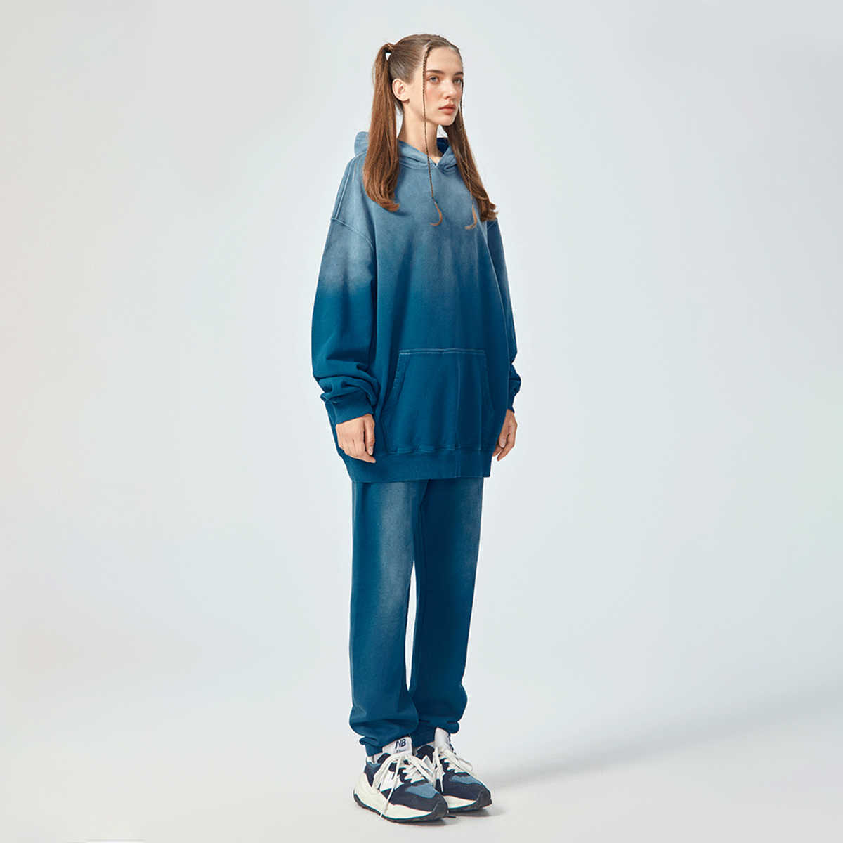 SHE DZNS GRAPHIC HOODIE